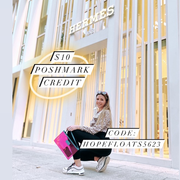 Disney X Coach Boxy Cosmetic Case With Cinderella - Picture 15 of 17